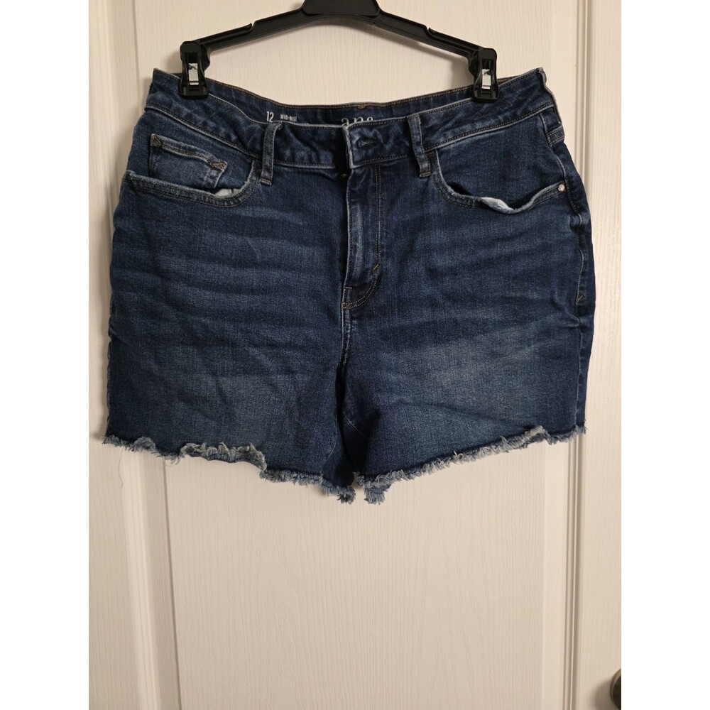 a.n.a Women's Shortie Denim Shorts Blue Sz 12 Mid Rise Raw Hem 3.5" Inseam (250)